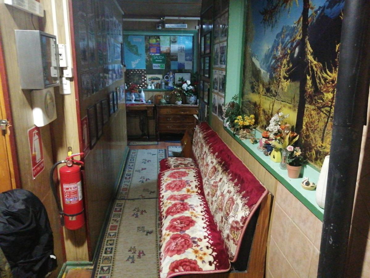 Alojamiento Familiar Rey Bed & Breakfast Punta Arenas Bagian luar foto