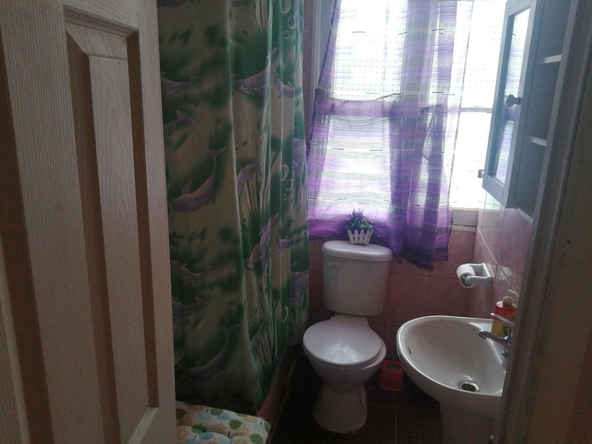 Alojamiento Familiar Rey Bed & Breakfast Punta Arenas Bagian luar foto