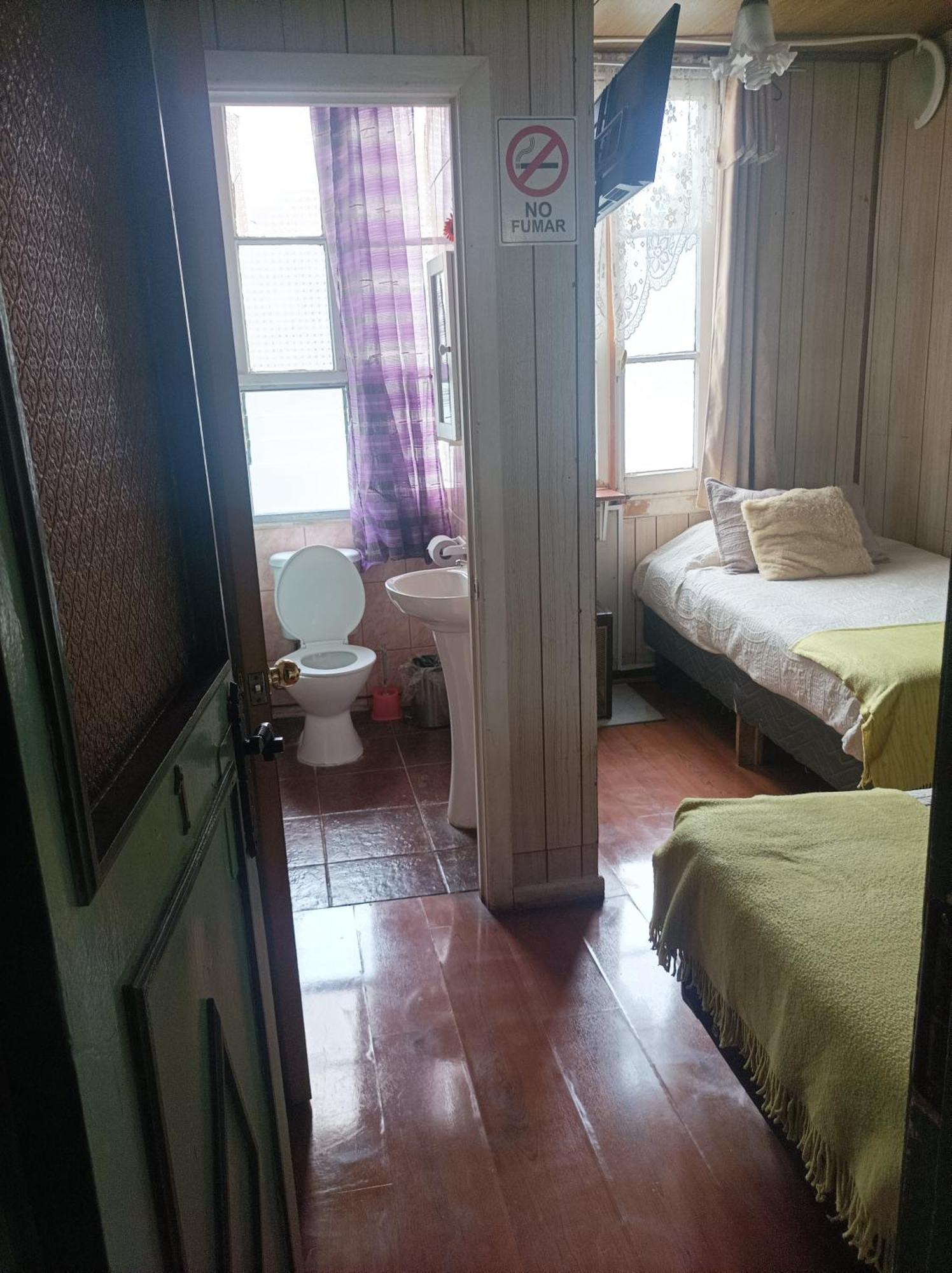Alojamiento Familiar Rey Bed & Breakfast Punta Arenas Bagian luar foto