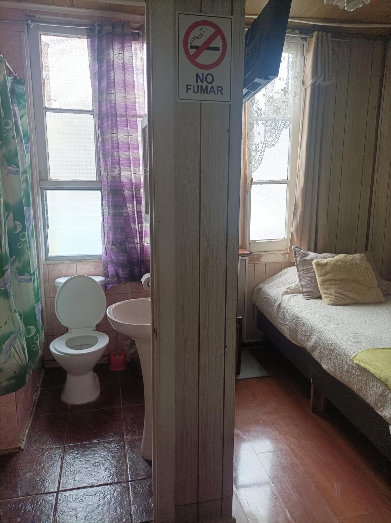 Alojamiento Familiar Rey Bed & Breakfast Punta Arenas Bagian luar foto