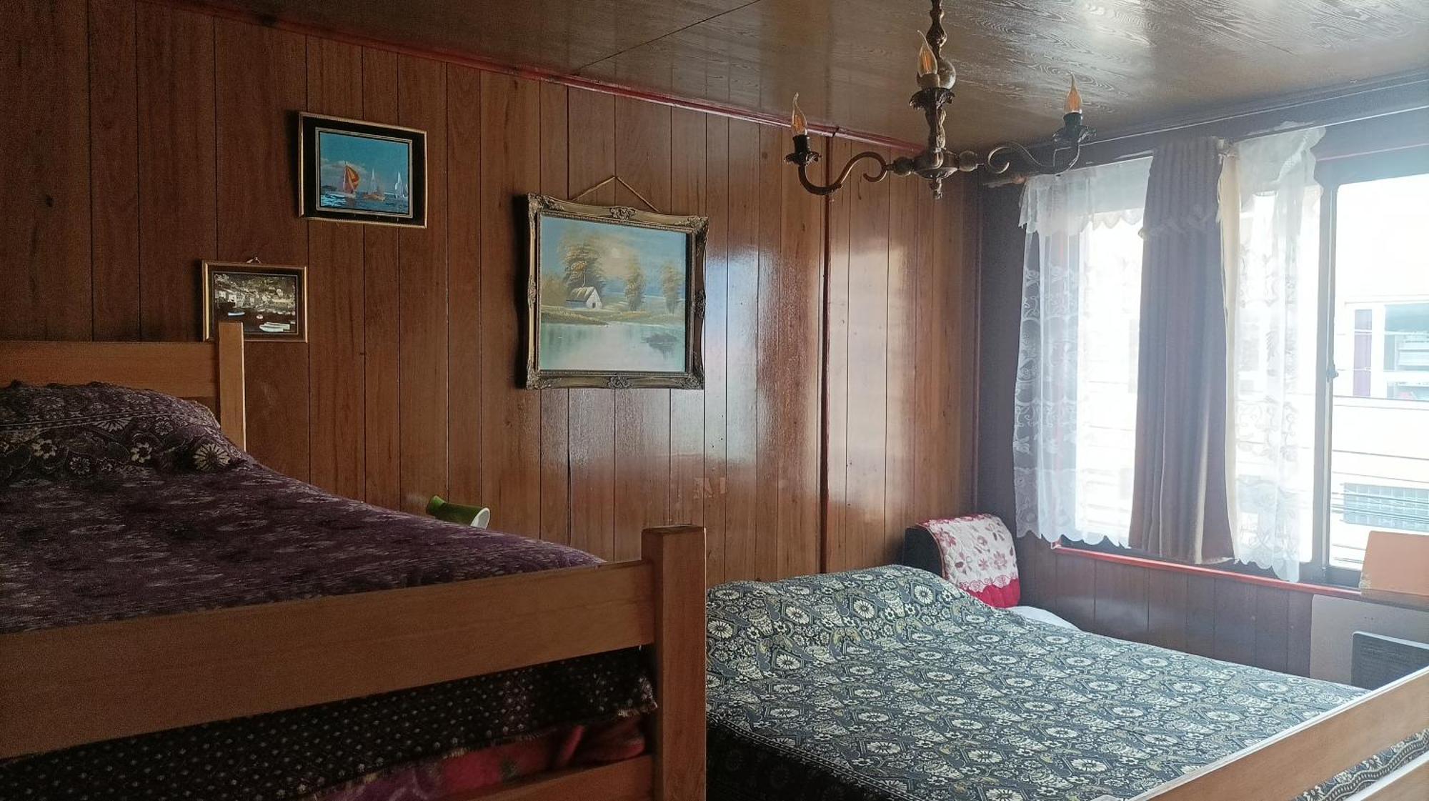 Alojamiento Familiar Rey Bed & Breakfast Punta Arenas Bagian luar foto