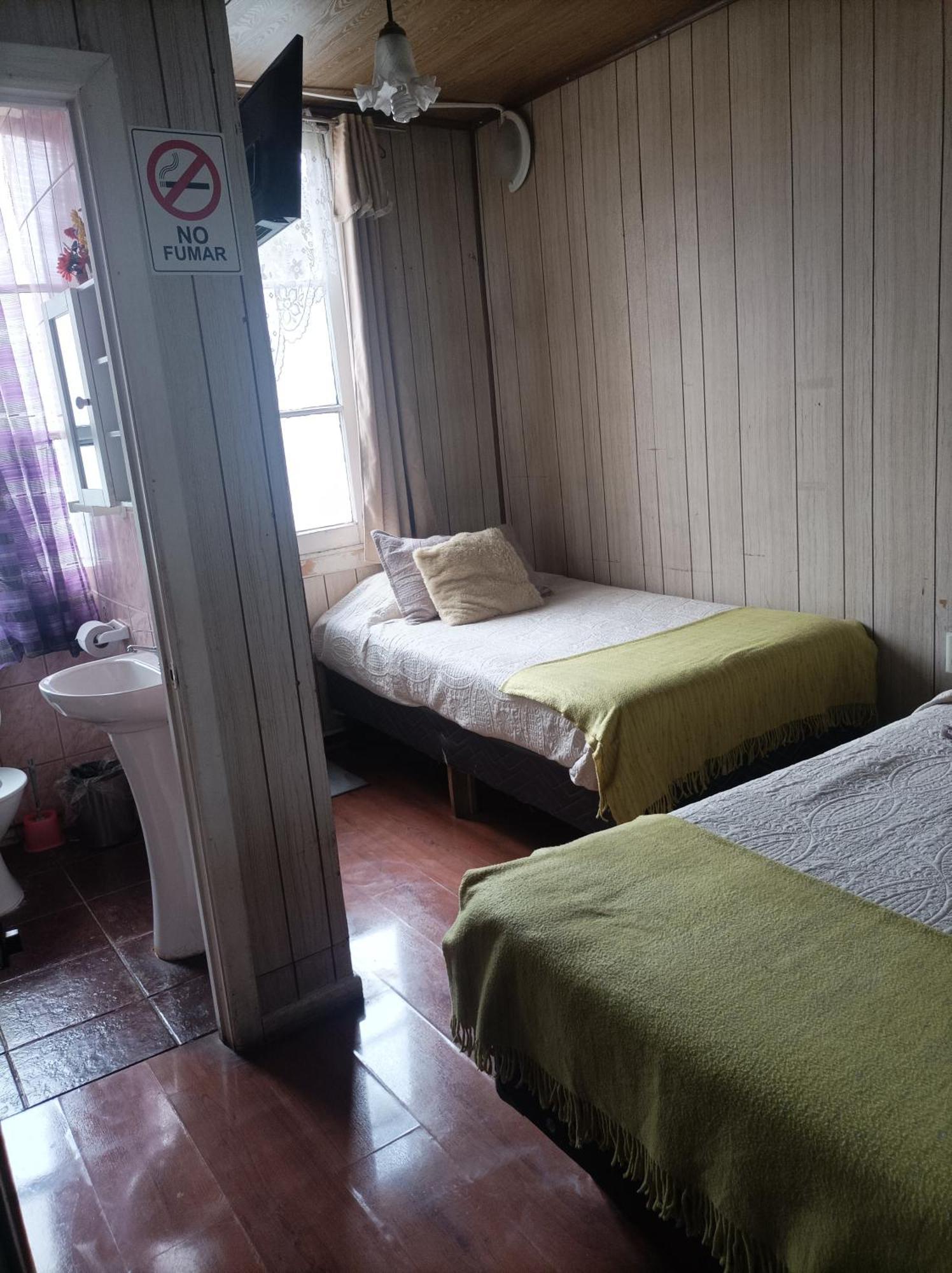 Alojamiento Familiar Rey Bed & Breakfast Punta Arenas Bagian luar foto