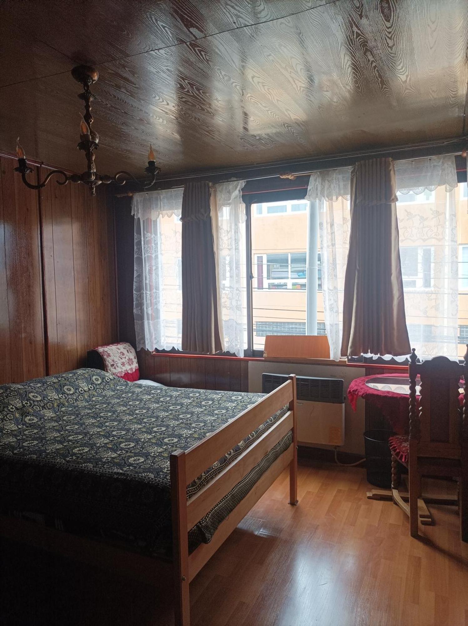 Alojamiento Familiar Rey Bed & Breakfast Punta Arenas Bagian luar foto