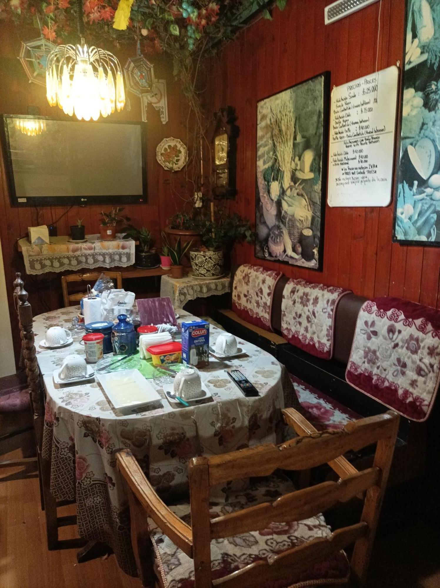 Alojamiento Familiar Rey Bed & Breakfast Punta Arenas Bagian luar foto