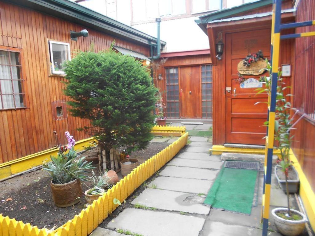 Alojamiento Familiar Rey Bed & Breakfast Punta Arenas Bagian luar foto